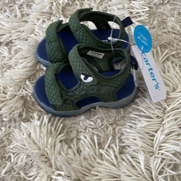 Carters light up Dino sandals size 5 - Picture 4 of 7
